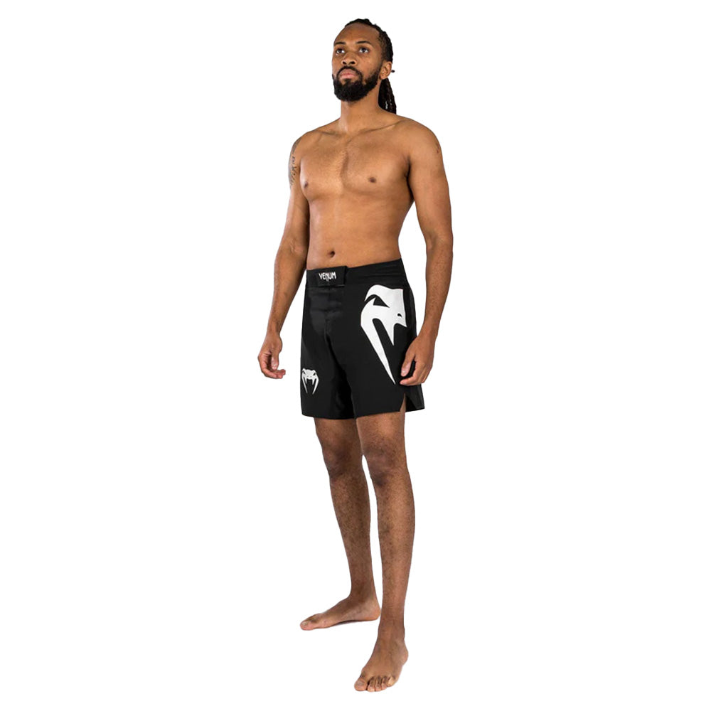 Venum Light 5.0 Fightshort - Black/White