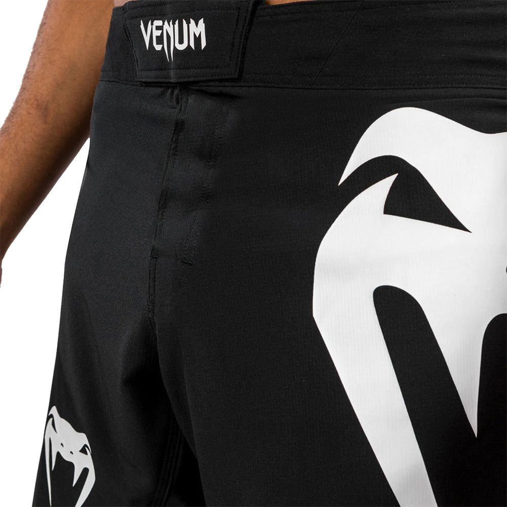 Venum Light 5.0 Fightshort - Black/White